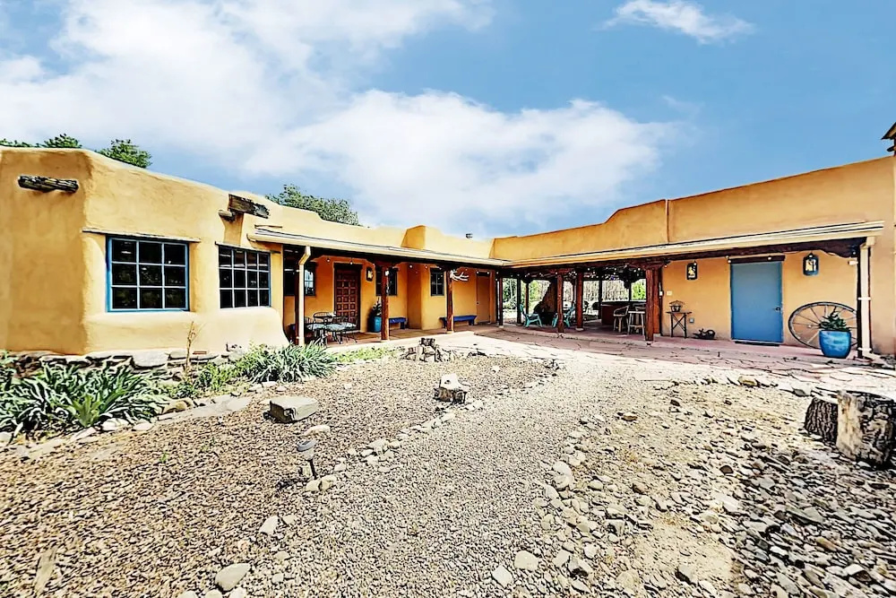 Alfreds Hacienda & Casita W/ Hot Tub & Fireplaces 4 Bedroom Home