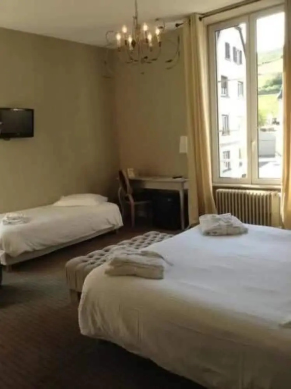 LE H - Hôtel & Restaurant - Chambres