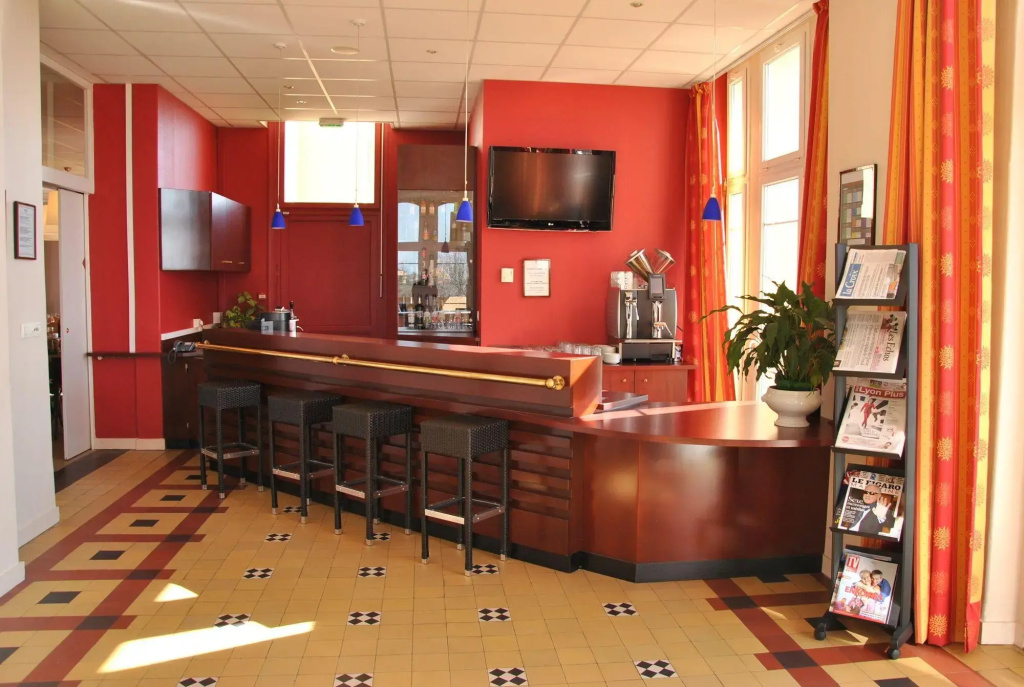 Lobby & Reception