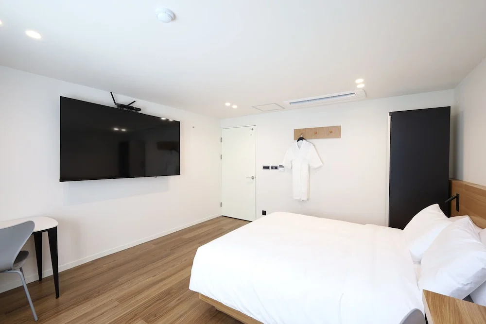 Premium Double room (full double bed)