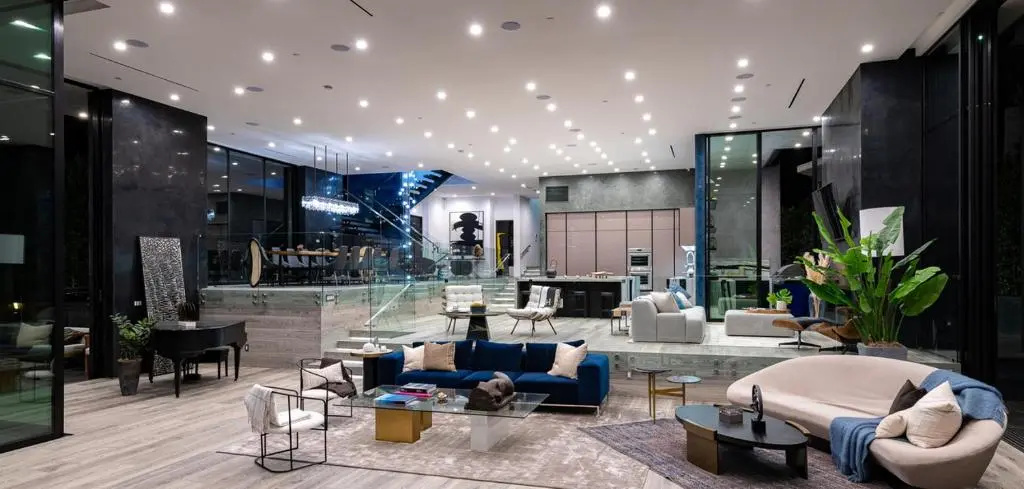 Sophisticated Modern Retreat in Bel Air