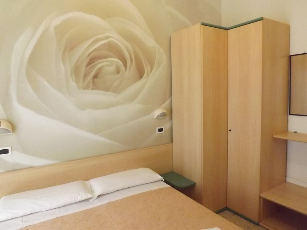 Hotel Edward — 4