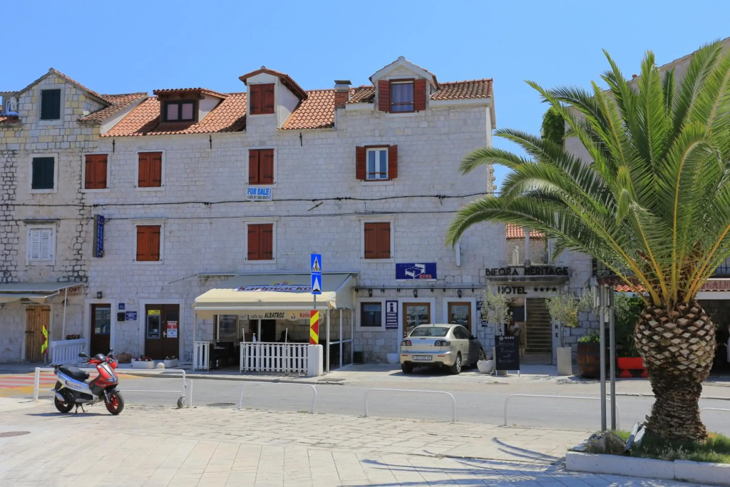 Apartments by the sea Trogir - 18953