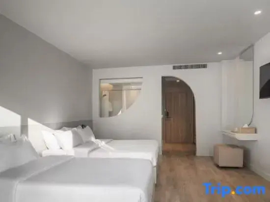 Трёхместный номер Superior в Mike Orchid Resort