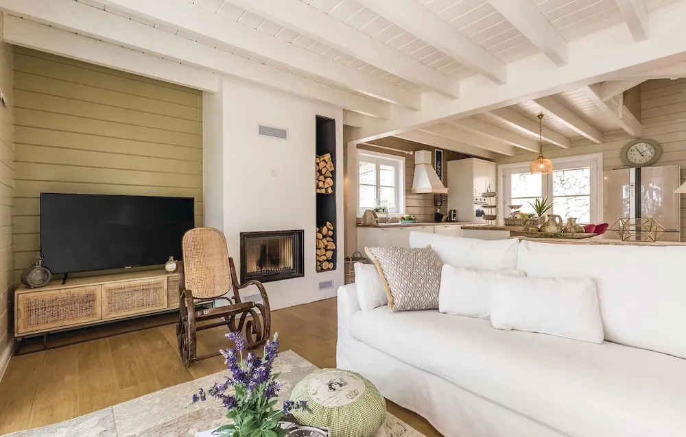 Awesome Home in Veprinac With 4 Bedrooms, Jacuzzi and Outdoor Swimming Pool