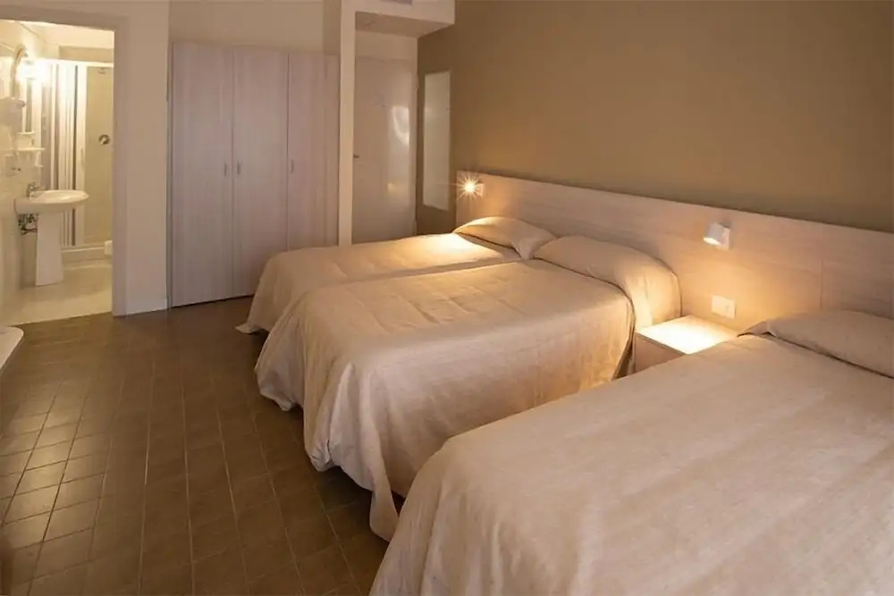 Standard Triple room