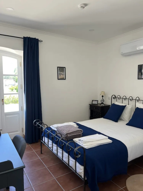 Deluxe Double room (full double bed)