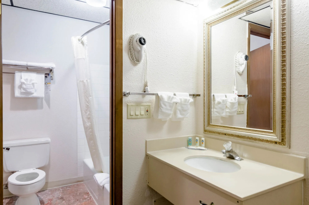 Quality Inn & Suites Salina West - фото 9