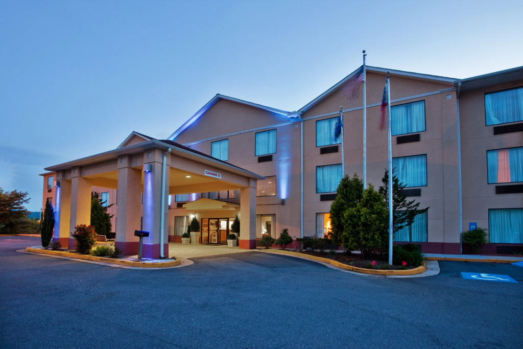Holiday Inn Express & Suites Hiawassee by IHG