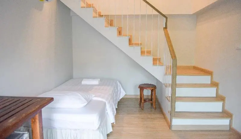 Deluxe Quadruple room with partial sea view