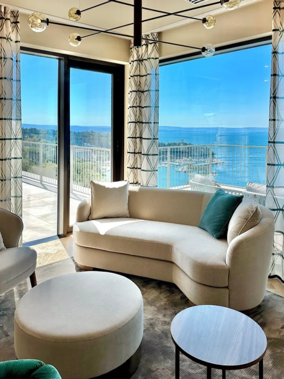 Luxury Suite