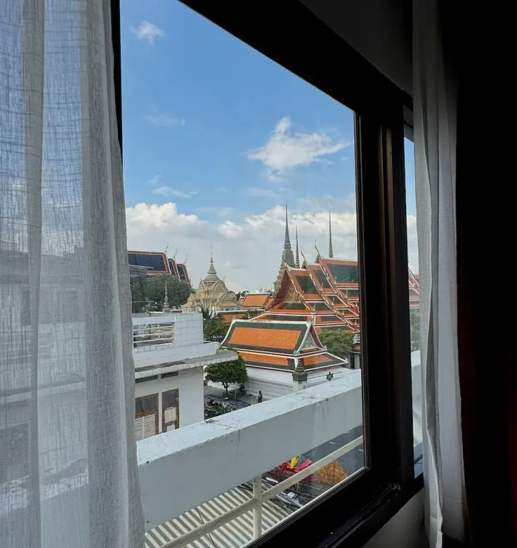 Deluxe Double room with city view (full double bed)