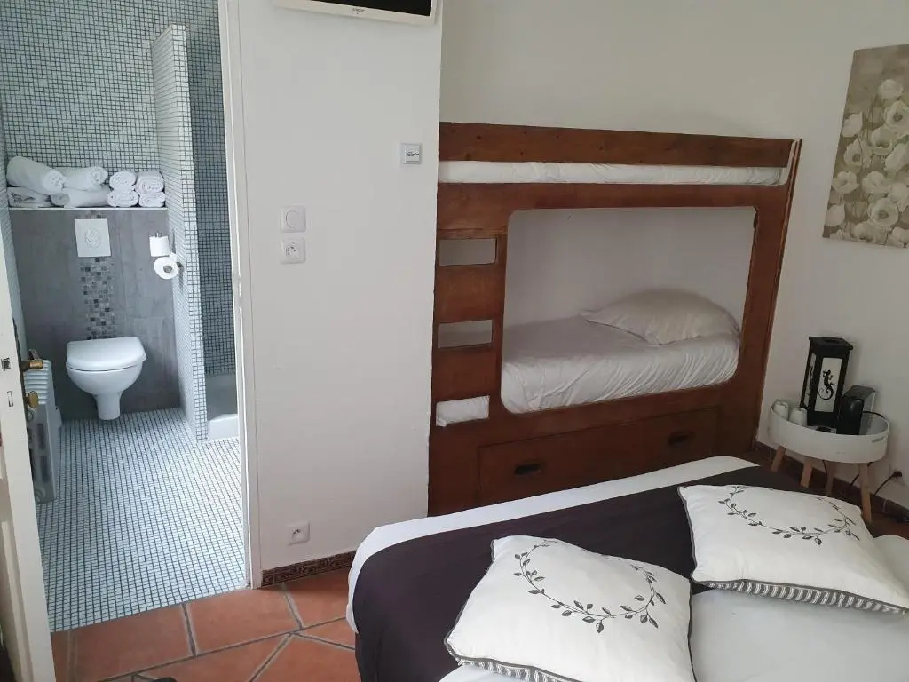 Standard Triple room