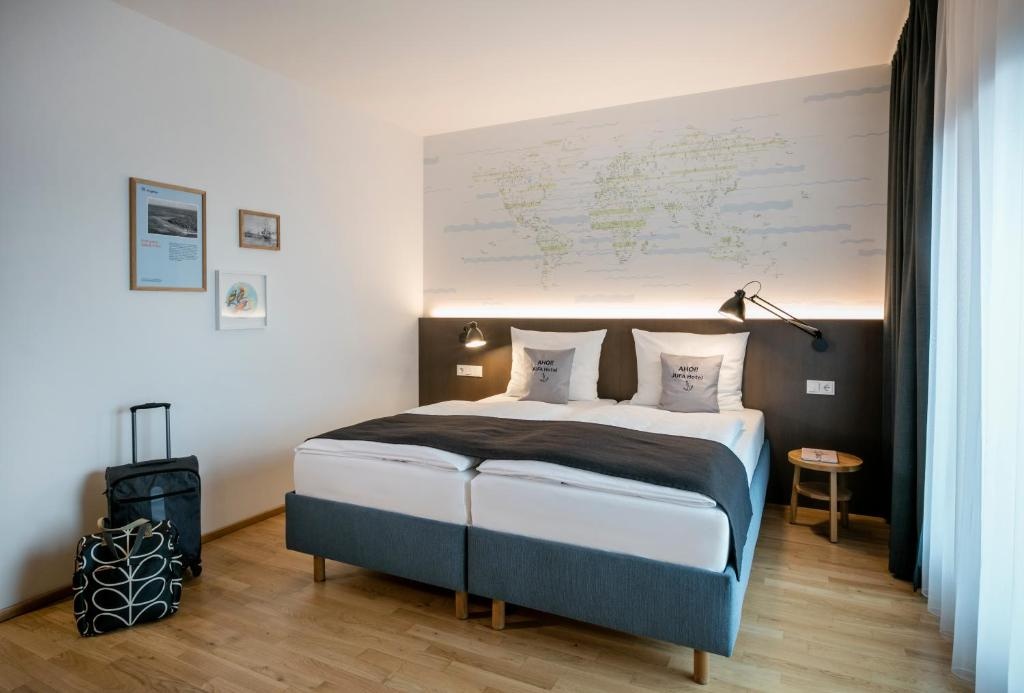 Double room (full double bed)
