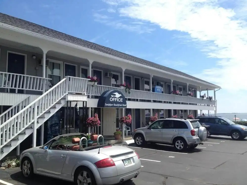 The Sandpiper Beachfront Motel