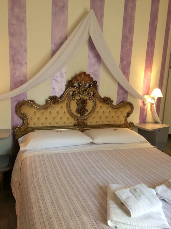 Standard Double room with balcony (full double bed)