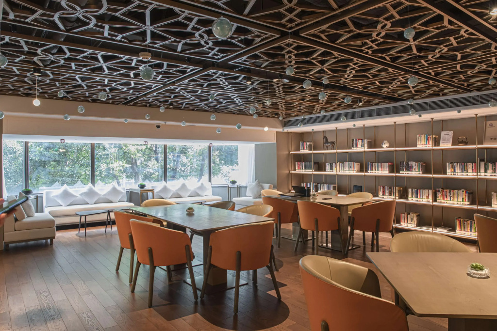 China Hotel - фото 17