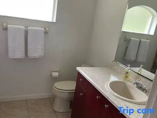 Cozy, Private Home Close to the I95 Exit 284