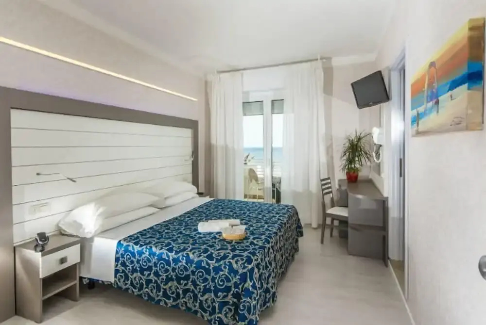 Deluxe Double room (full double bed)