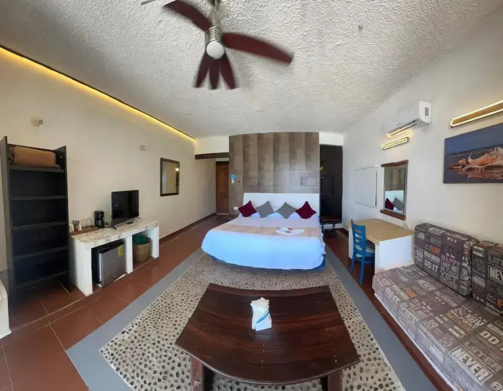 Suite with balcony and beachfront