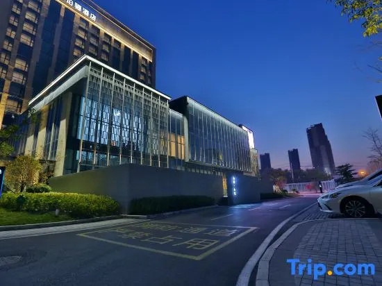 Greenland Qube Hotel in Weinan