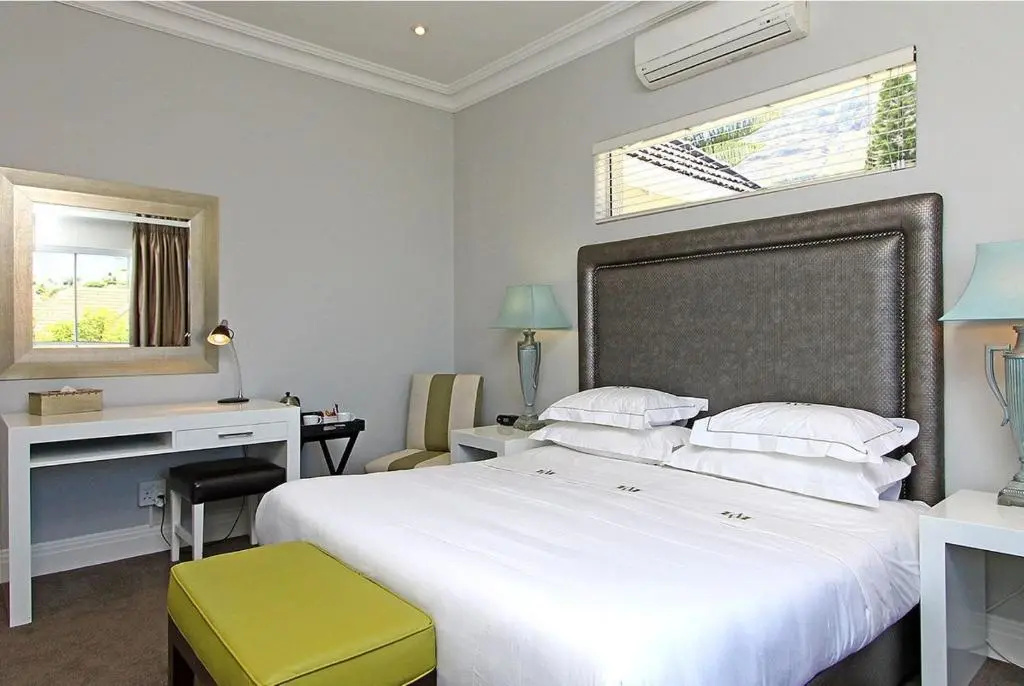 Standard room with mountain view