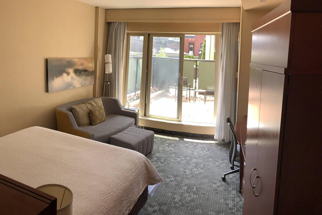 Standard Double room with balcony (full double bed)