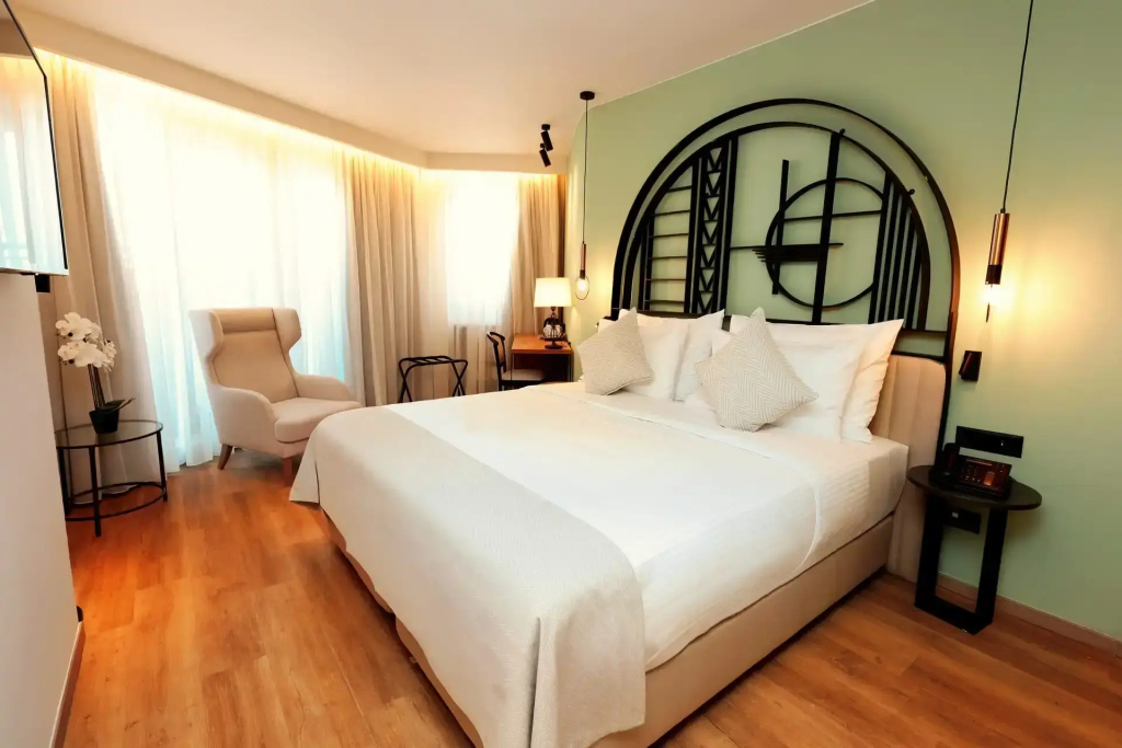 Executive Double room (full double bed)