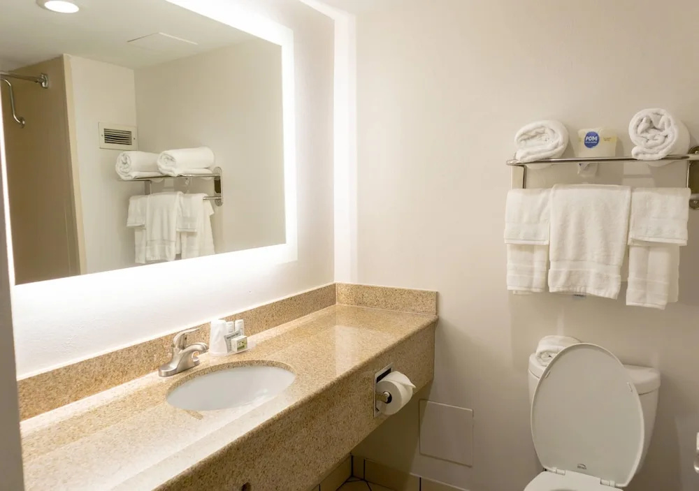 Elimwood Hotel, a Ramada by Wyndham - Chambres