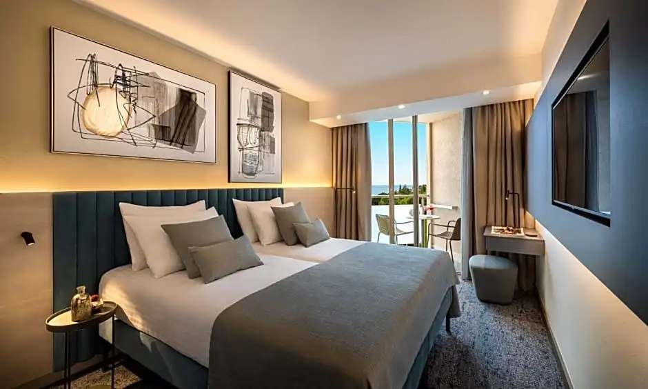 Superior Double room with balcony and with sea view (full double bed)