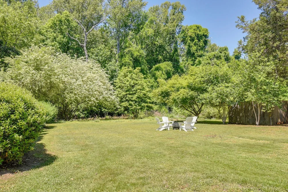 Located in the Heart of Gloucester Courthouse!