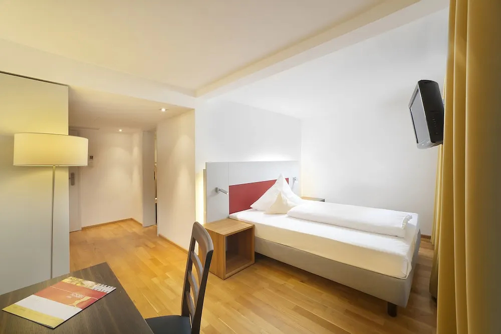 1 Bedroom Comfort Single room with balcony