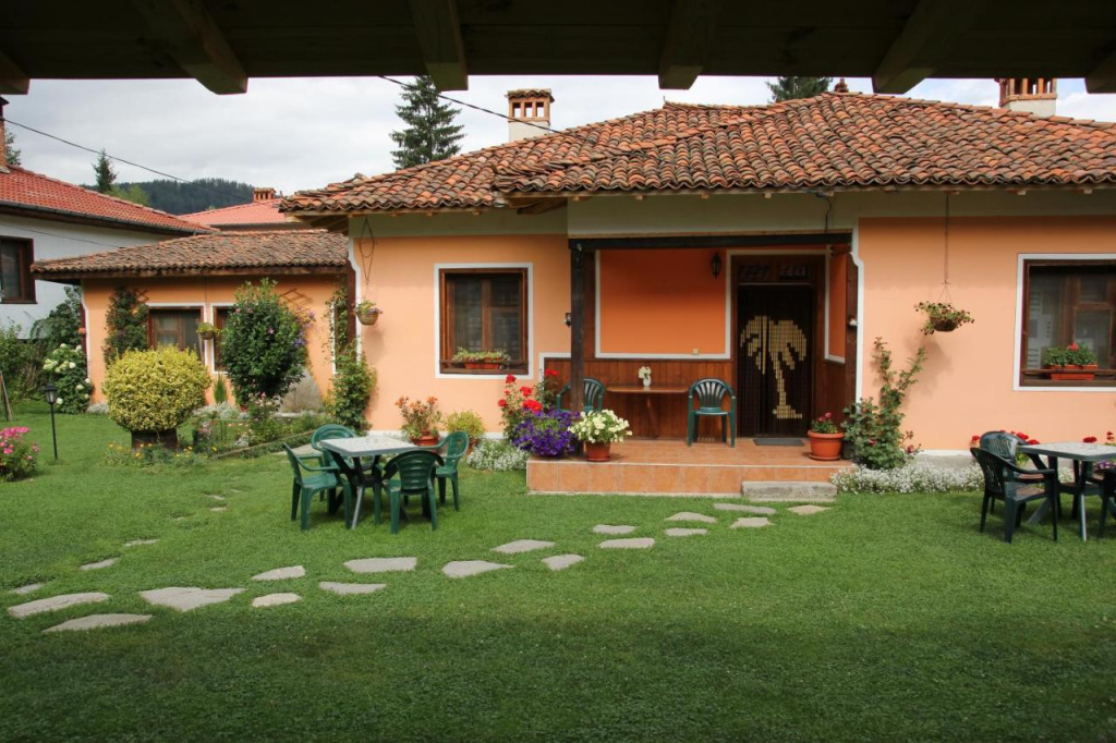 K'scha Bobi, Bobi's guest house