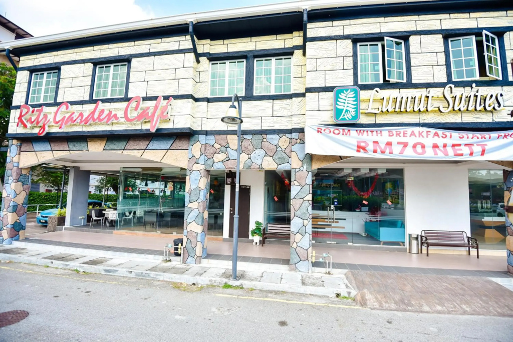 Lumut Suites