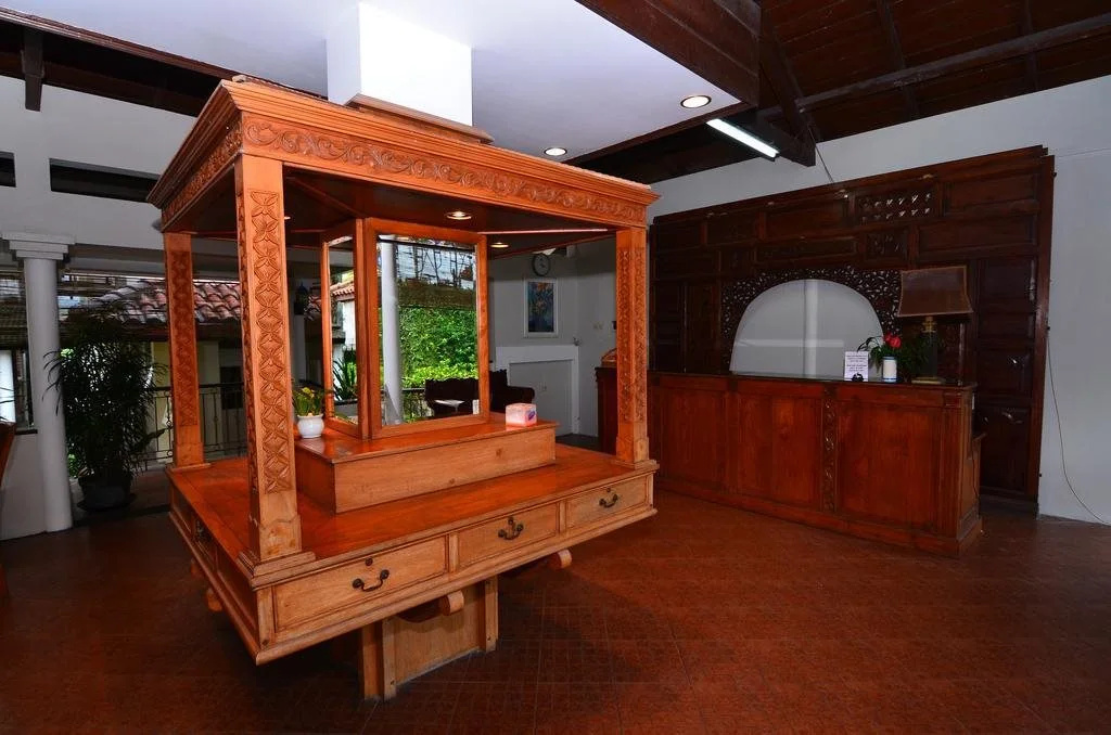 Lobby & Reception