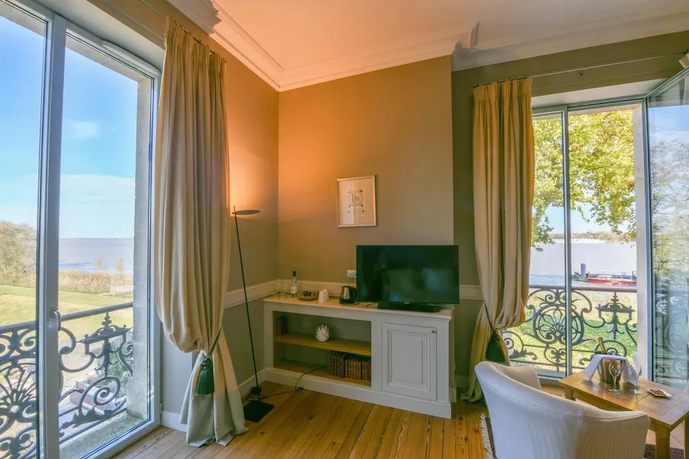 Deluxe Double room with river view (full double bed)