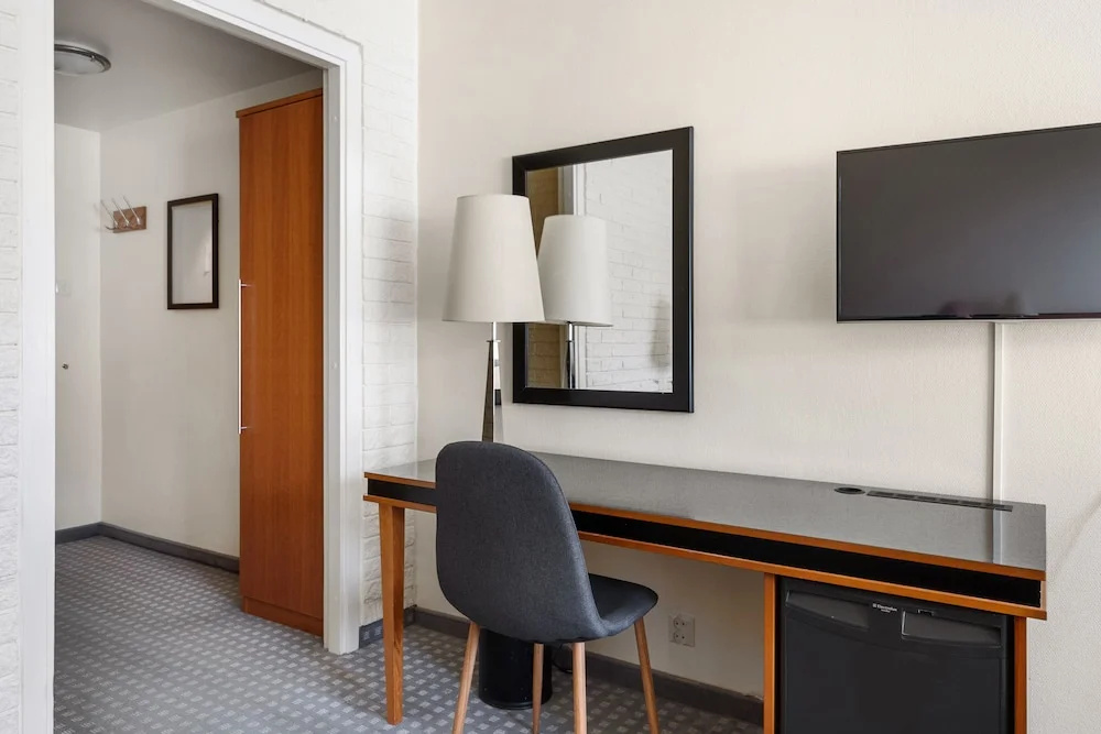 Economy room