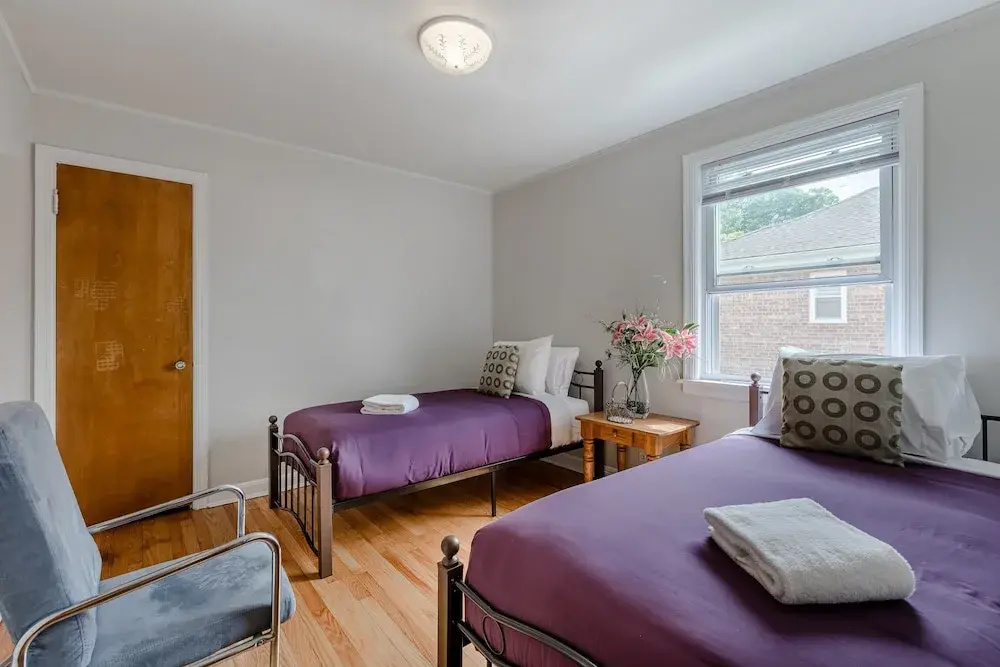 Bright and Charming 2 Bed Apartment in Evanston by AllSet Turnover - фото 3