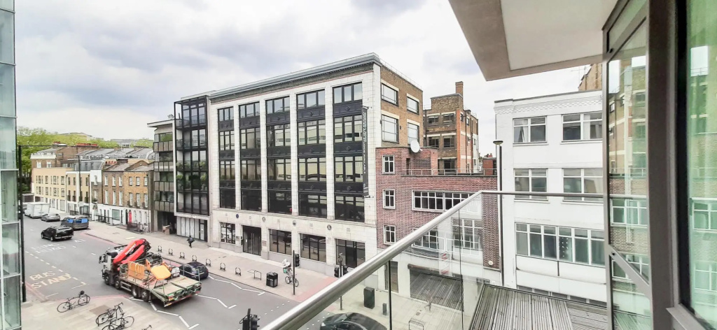 Luxurious Two Bed Two Bath with Balcony in Angel