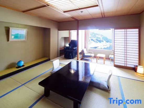 Standard room with mountain view