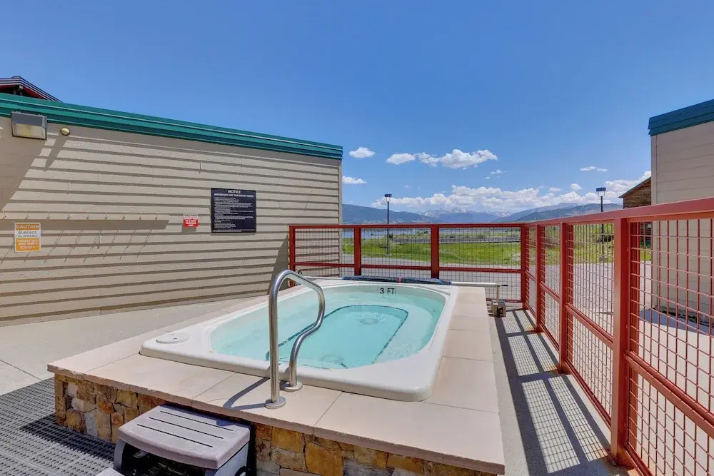 360 Mtn Views & Shared Hot Tub: Cozy Frisco Condo!