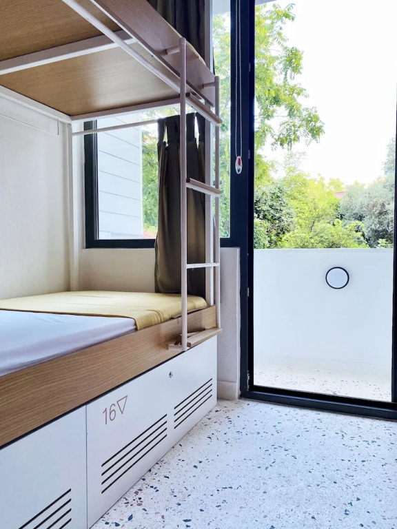 Bed in Dorm with balcony