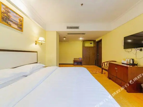 Deluxe Double room (full double bed)