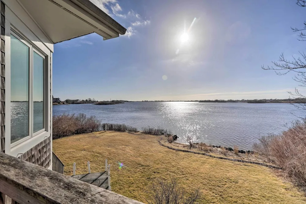 Kayaks, Deck & Pond Access: Rhode Island Retreat!