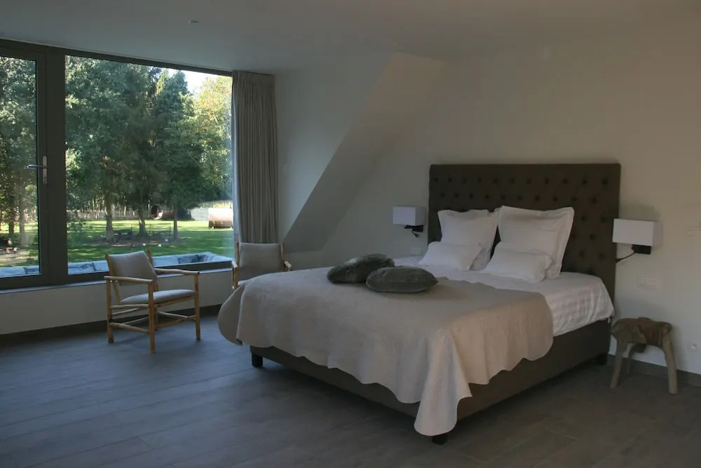 Deluxe Double room with garden view full double bed