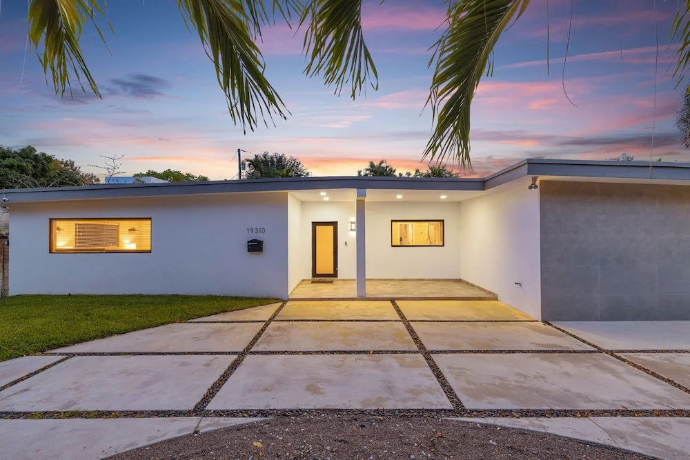Sunshine Hideaway Villa | Pool ·Terrace ·Fire Pit