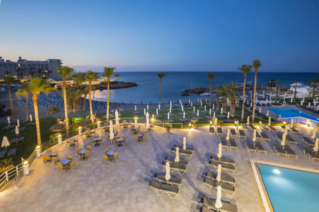 Beach & Waterfront
