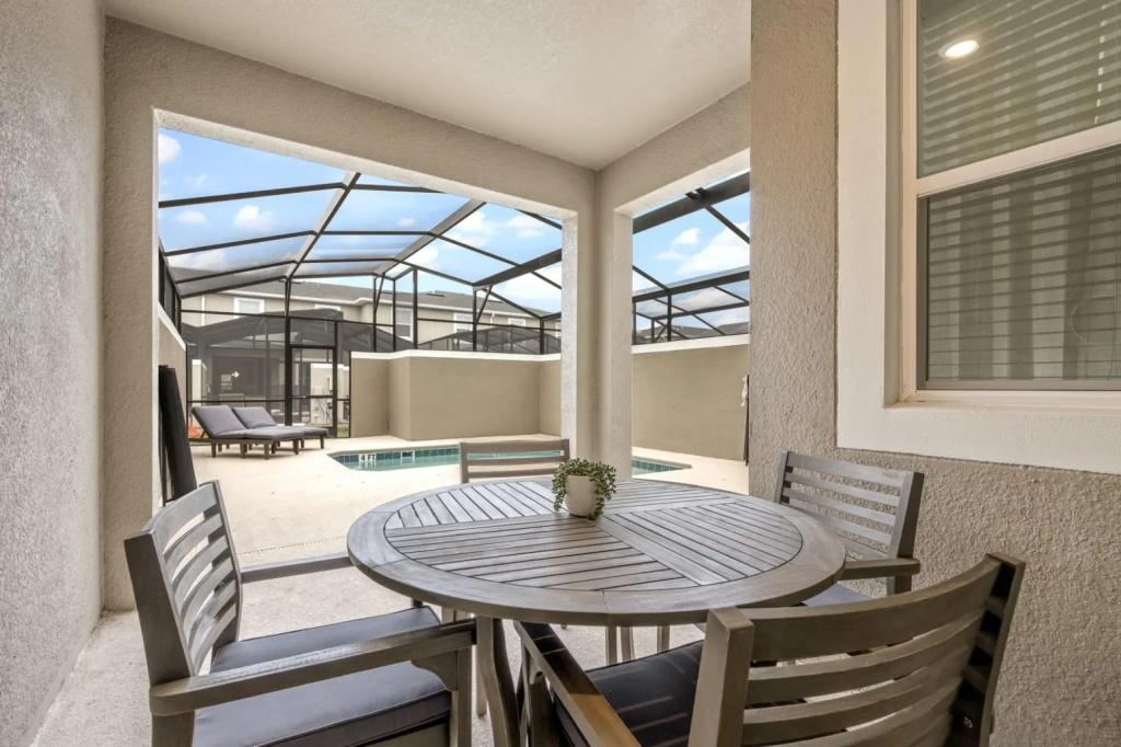 Luxury townhome with private pool near Disney