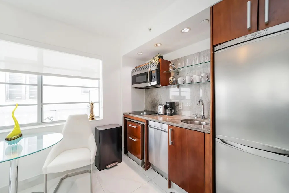 Superior Double Suite with balcony (full double bed)