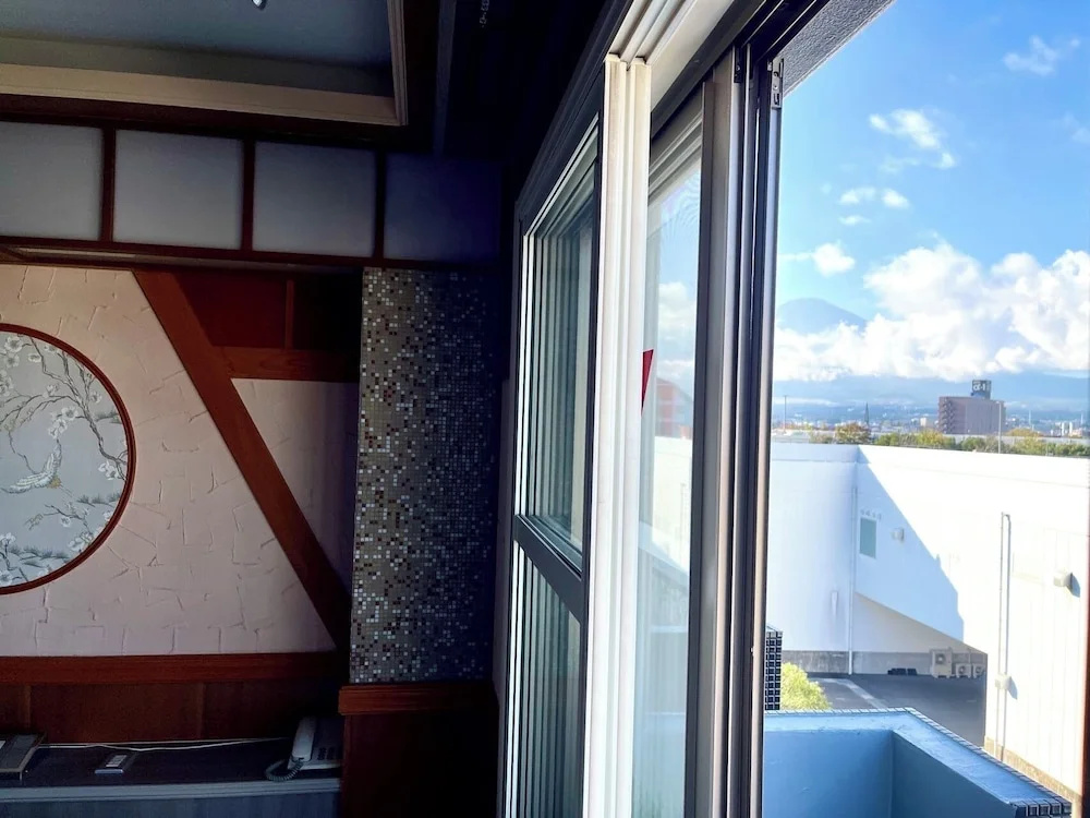 Fuji Outlet Hot Spring Hotel